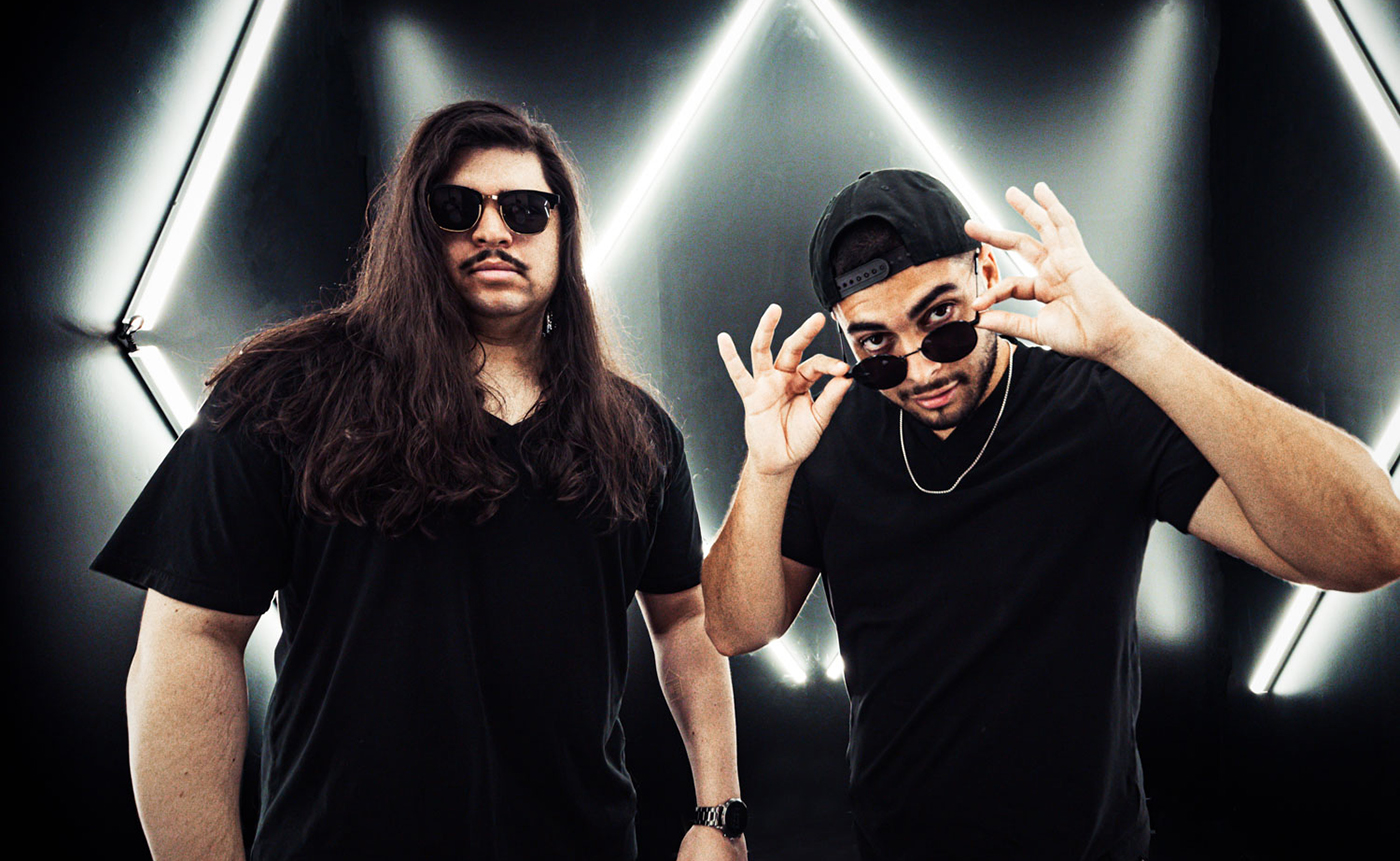 Black V Neck – Artists