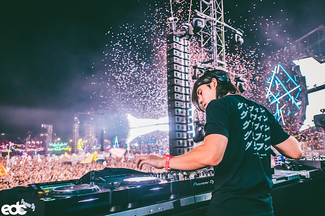 KHI NÀO LÀ THỜI ĐIỂM THÍCH HỢP ĐỂ BẠN NGHIÊM TÚC THEO ĐUỔI SỰ NGHIỆP DJ, PRODUCER? - ảnh 1 Hình ảnh: KHI NÀO LÀ THỜI ĐIỂM THÍCH HỢP ĐỂ BẠN NGHIÊM TÚC THEO ĐUỔI SỰ NGHIỆP DJ, PRODUCER? số 1
