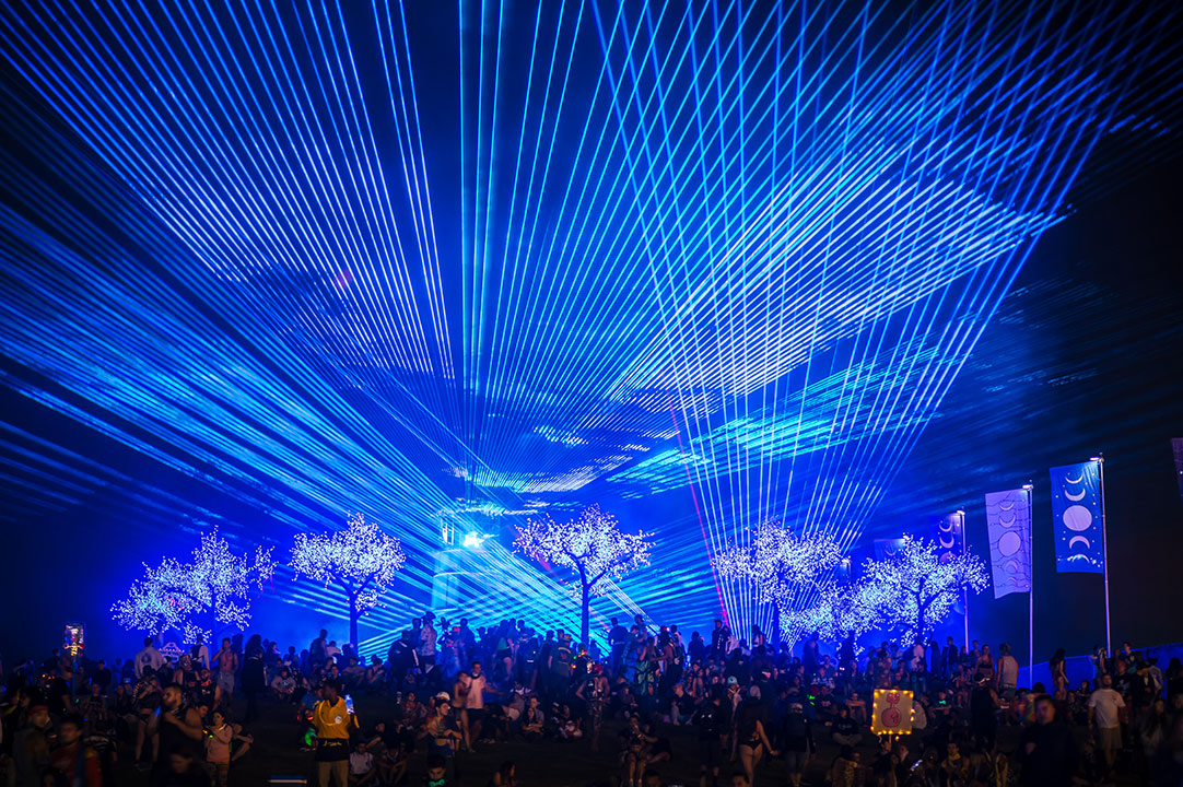 Blue lasers at Labyrinth