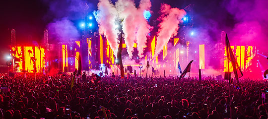 Smoke effects in front of the stage