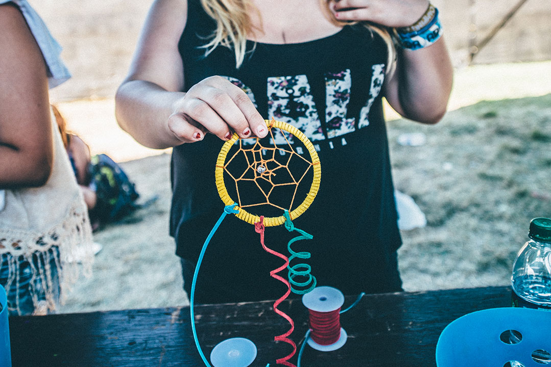 A Headliner making a dreamcatcher