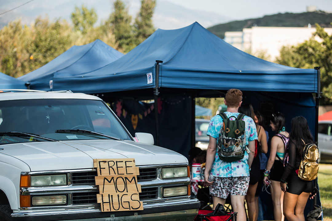 "Free Mom Hugs" sign on the front of a vehicle