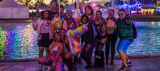 A group of happy Headliners