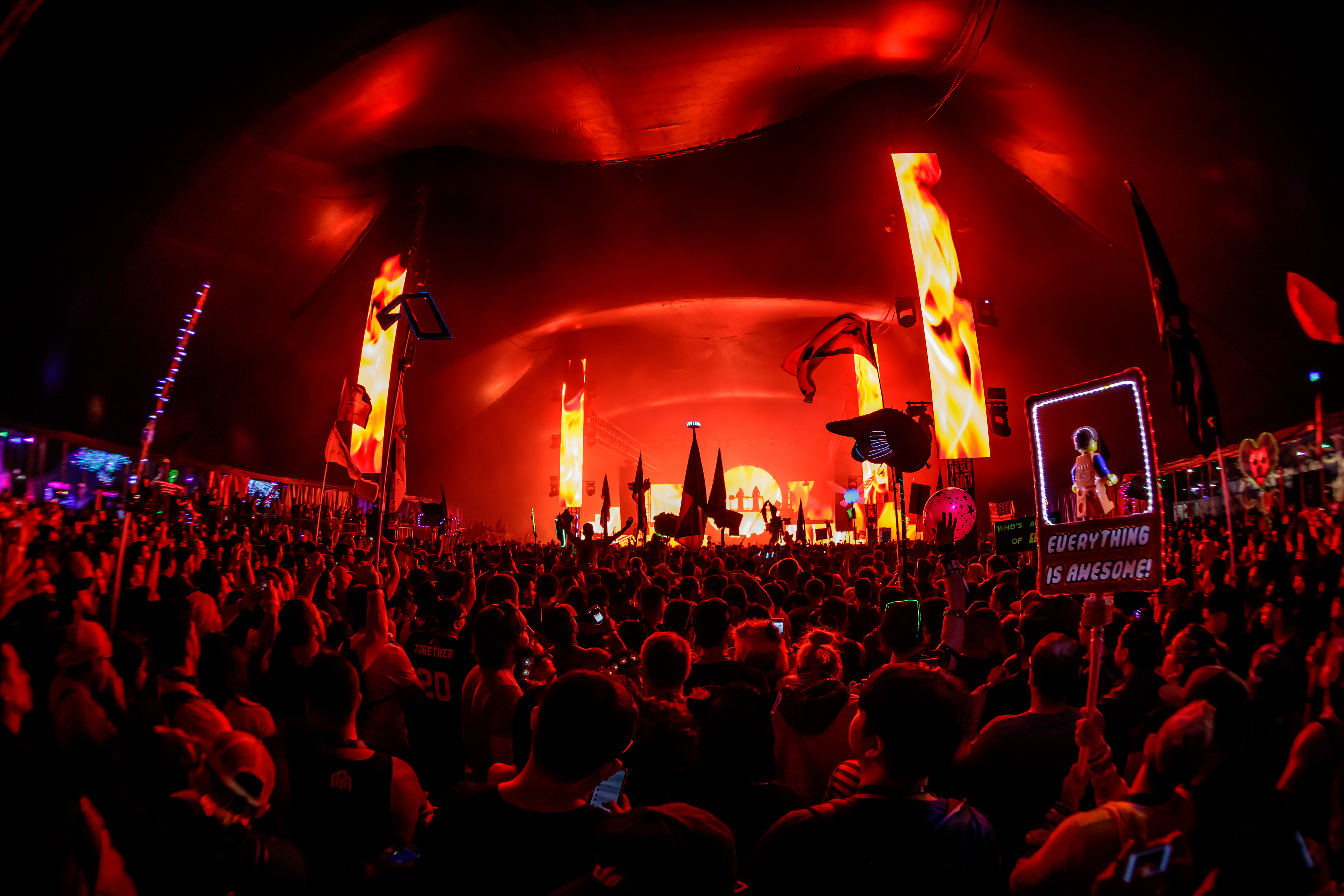 Red lights on the stage