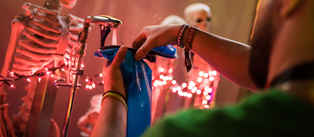 A Headliner refilling their hydration pack