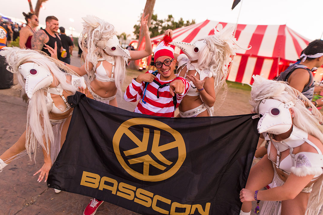A Headliner with a Basscon flag