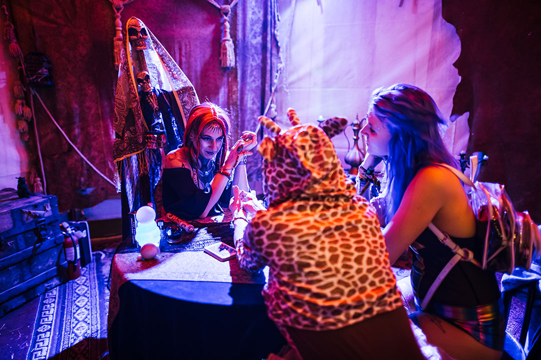 Headliners get their fortunes told