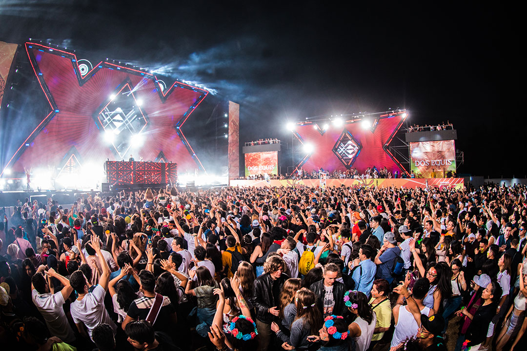 The crowd at the Dos Equis stage