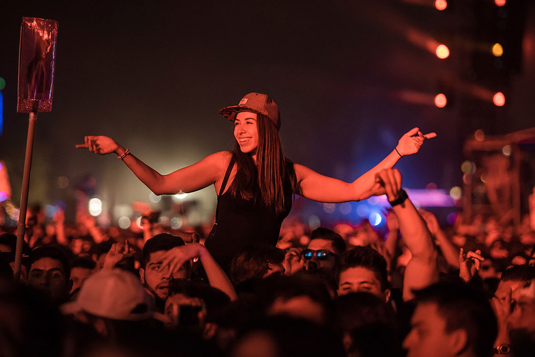 A Headliner on someone's shoulders