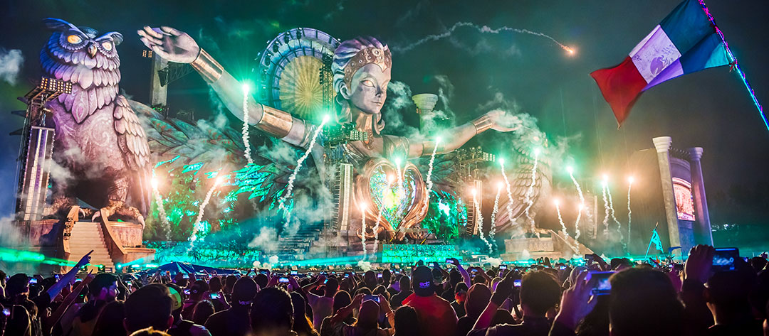 kineticFIELD with fireworks