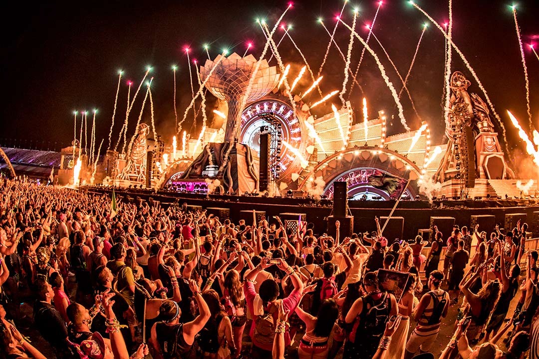 The majesty of kineticFIELD on full display.