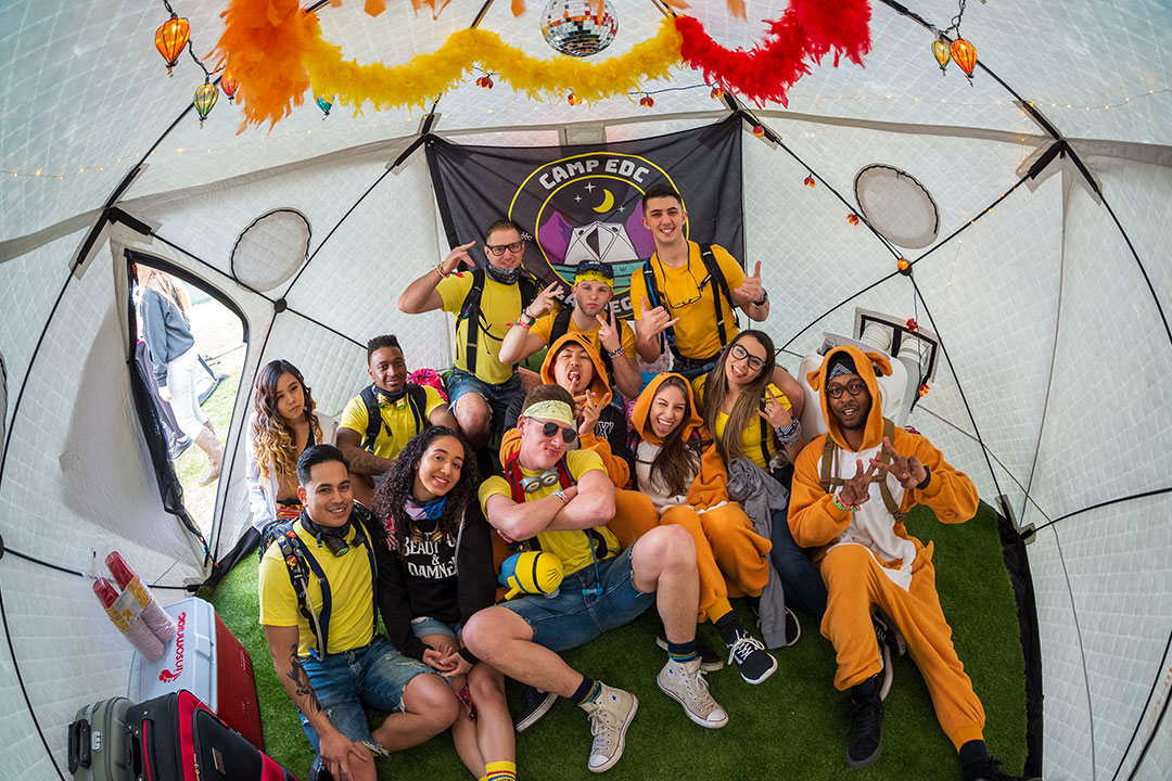 A crew of Headliners inside a ShiftPod2