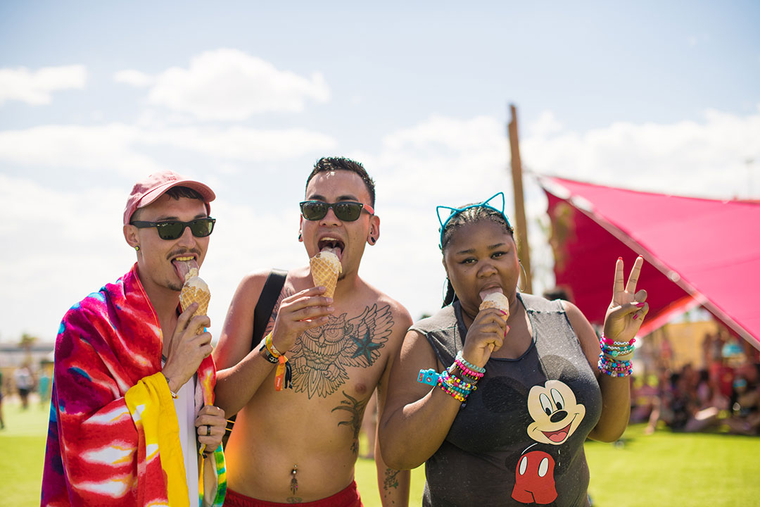 Headliners eating ice cream