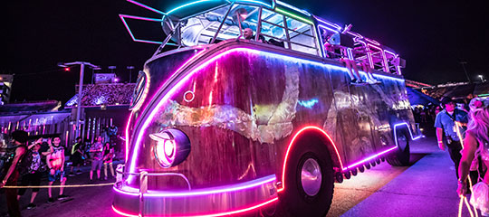 Un autobús VW brillante