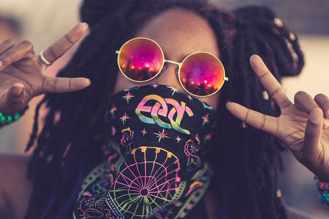 A Headliner with an EDC scarf