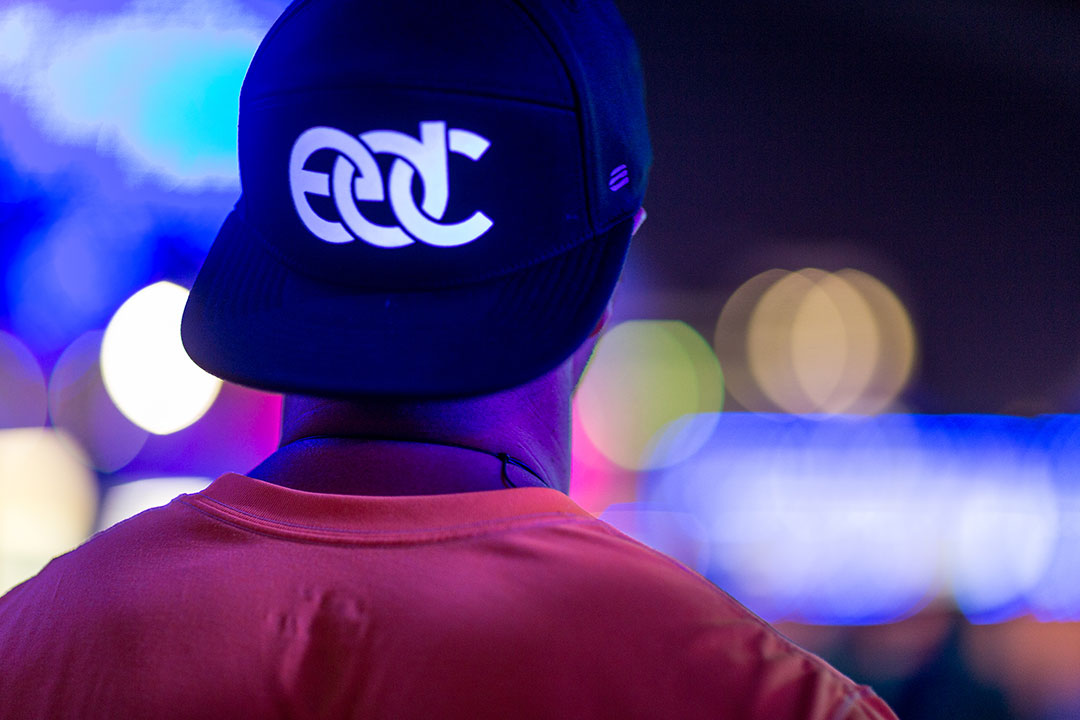 A backward EDC cap