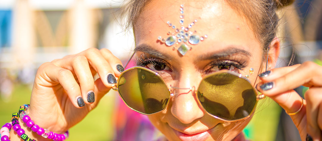 A girl with sunglasses