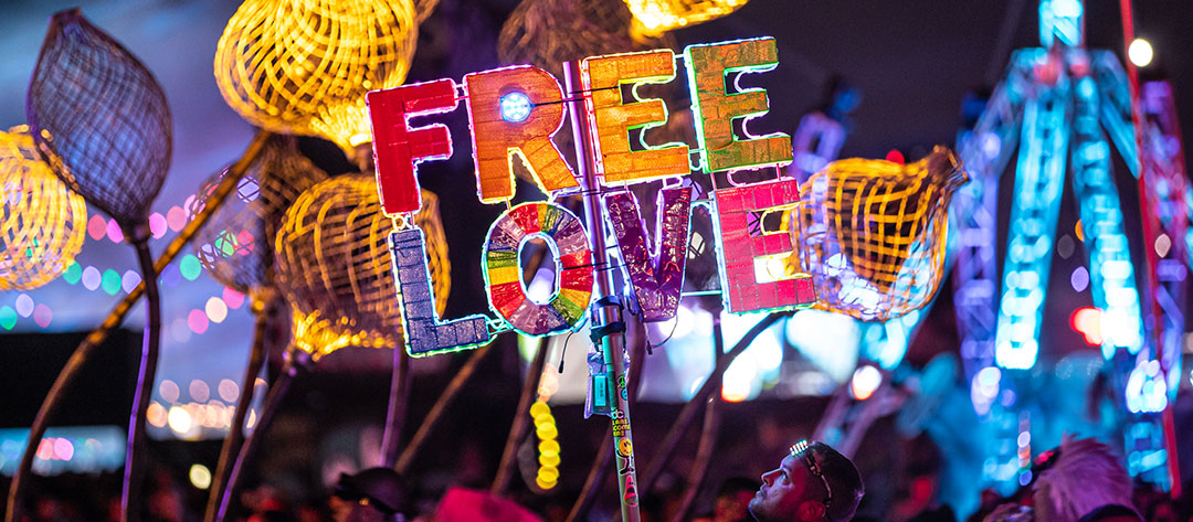 FREE LOVE totem