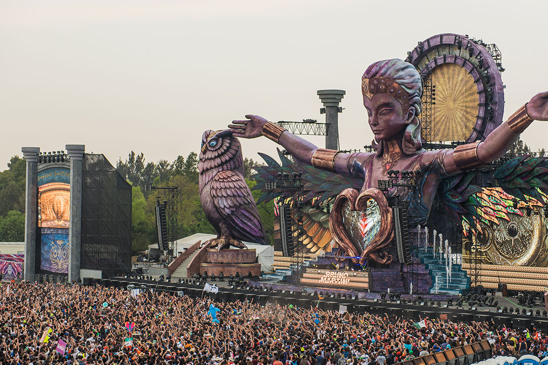 kineticFIELD stage