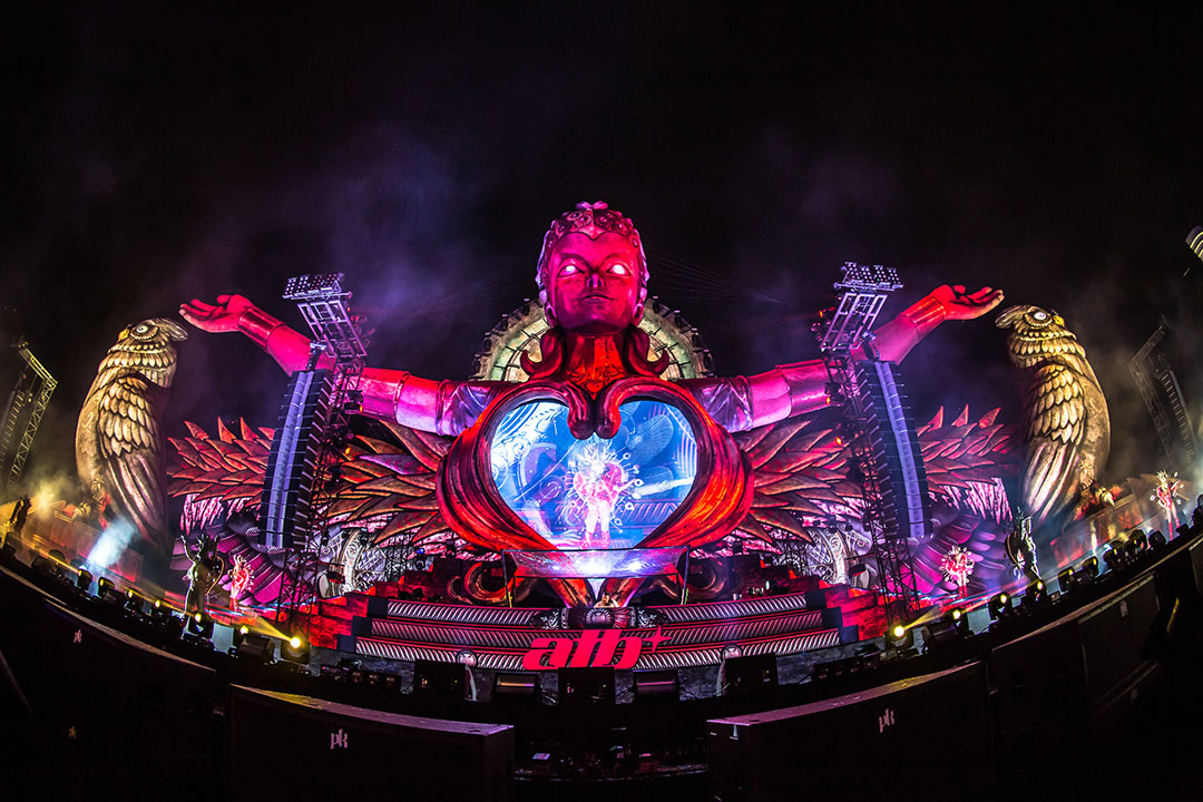 kineticFIELD stage