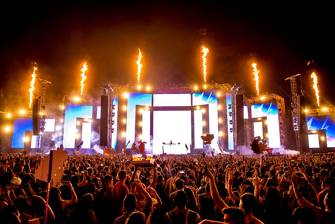 Flame effects at circuitGROUNDS