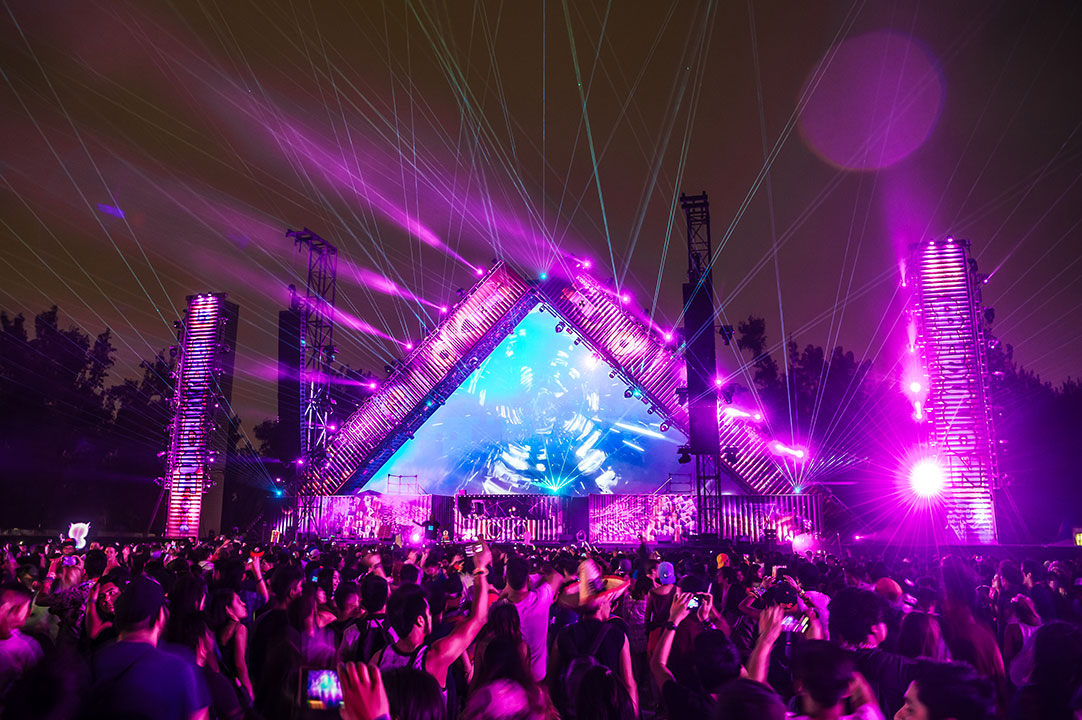 Purple lights at wasteLAND