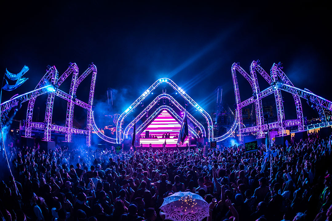 the stereoBLOOM stage lit up at night
