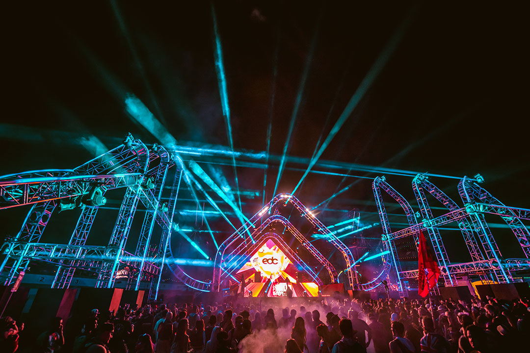 Green lasers from the stereoBLOOM stage