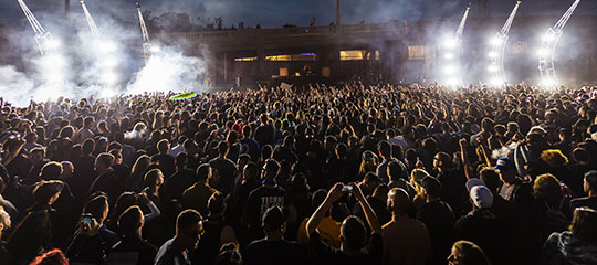 The crowd at night