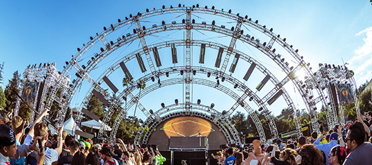 Stage structure in daylight