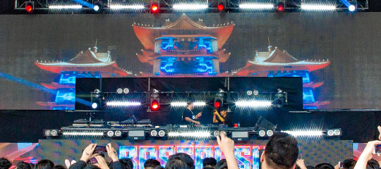Pagoda-inspired stage graphics