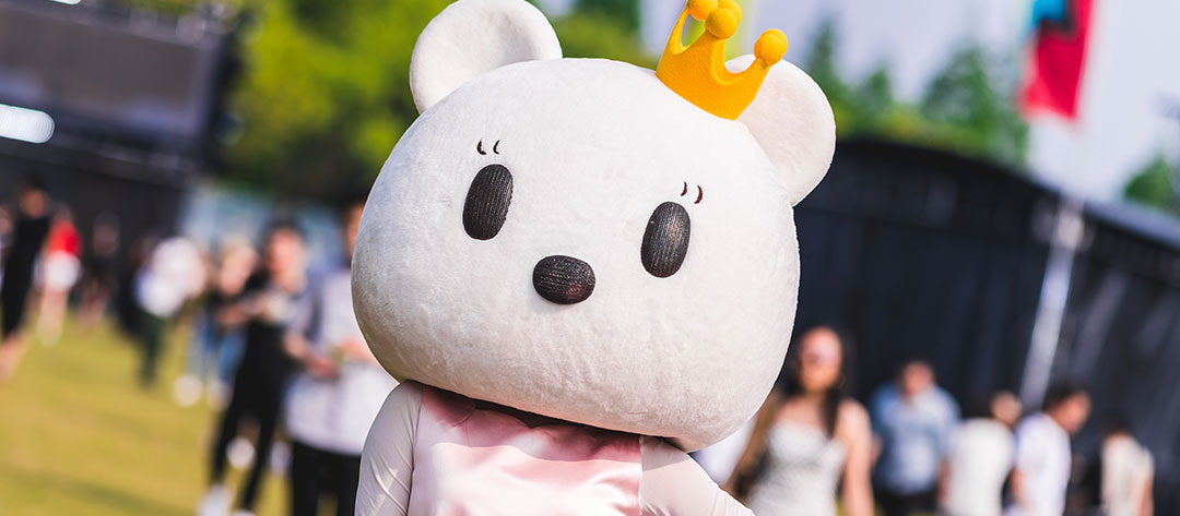 A Headliner in a cat costume