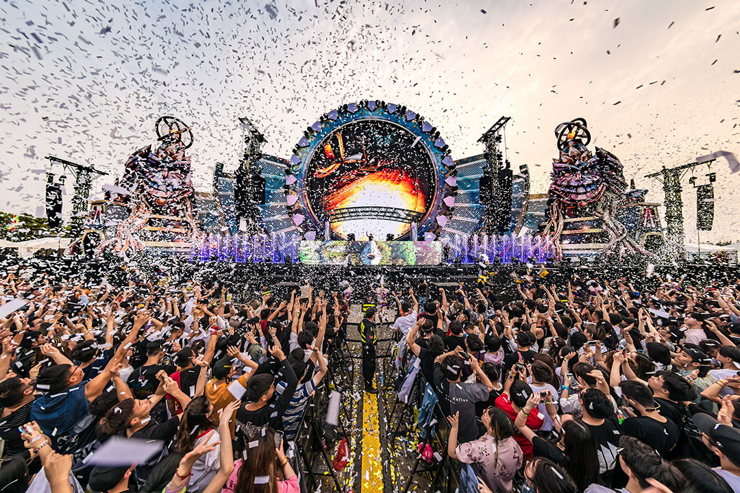 Confetti rains over the crowd