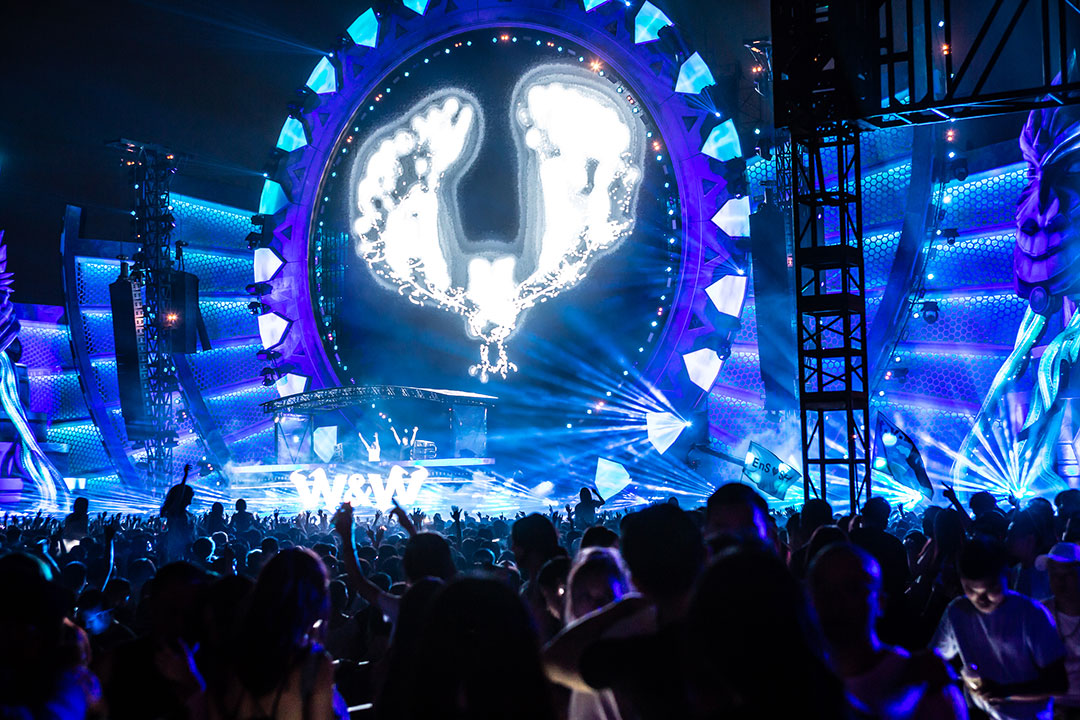 W&W at kineticFIELD