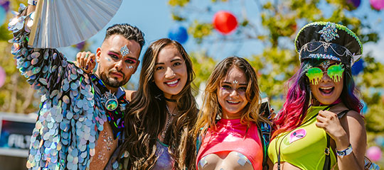 Smiling Headliners
