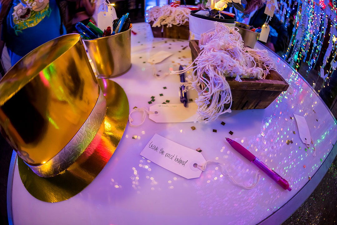 A gold top hat and paper tags