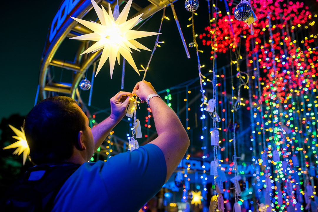 A man hangs a tag up