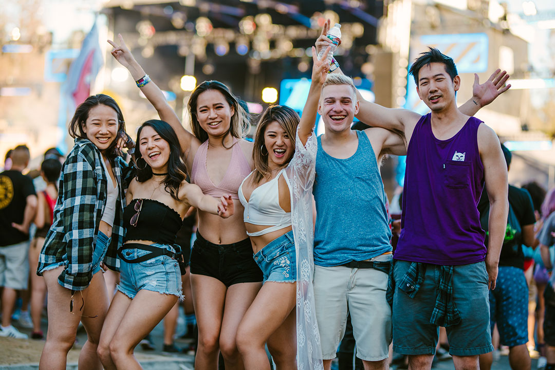 Smiling Headliners