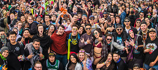 A crowd of happy Headliners