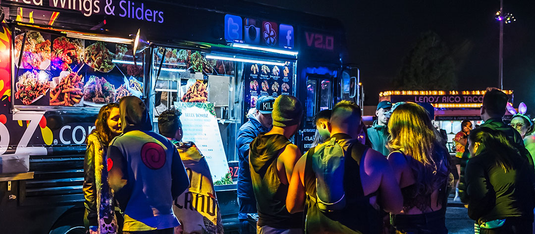 Headliners buying food