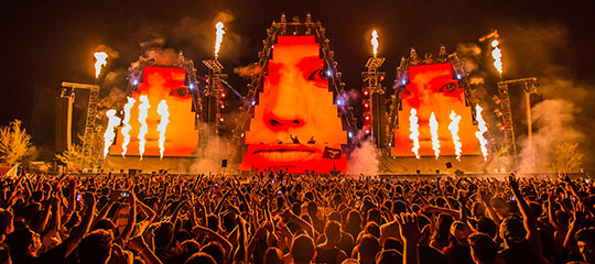 A face projected on the stage
