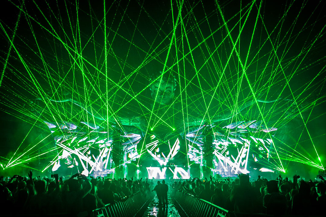 kineticFIELD with green lasers