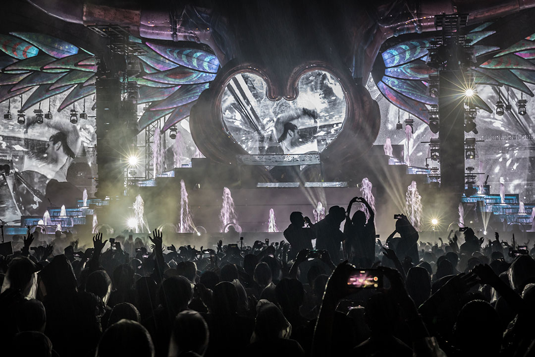 Headliners silhouetted against kineticFIELD