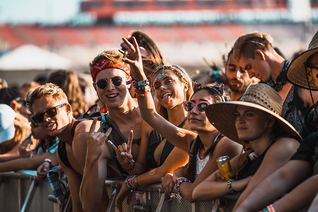 Headliners dancing