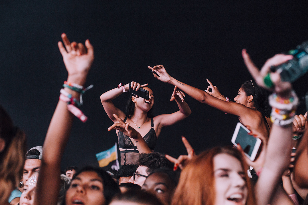 Headliners on their friends shoulders