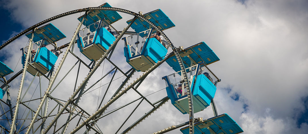 Ferris wheel and clouds