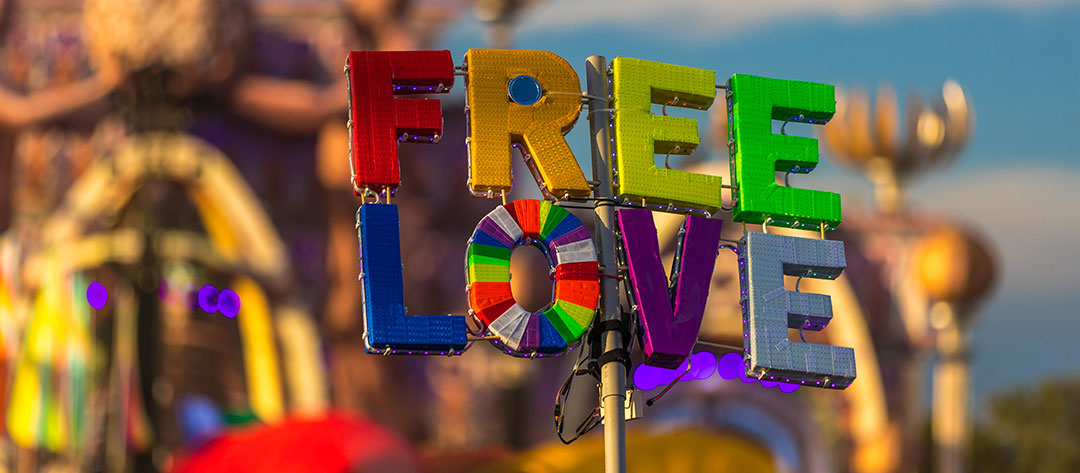 FREE LOVE totem