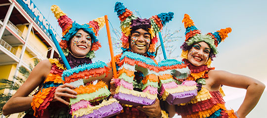 Piñata performers