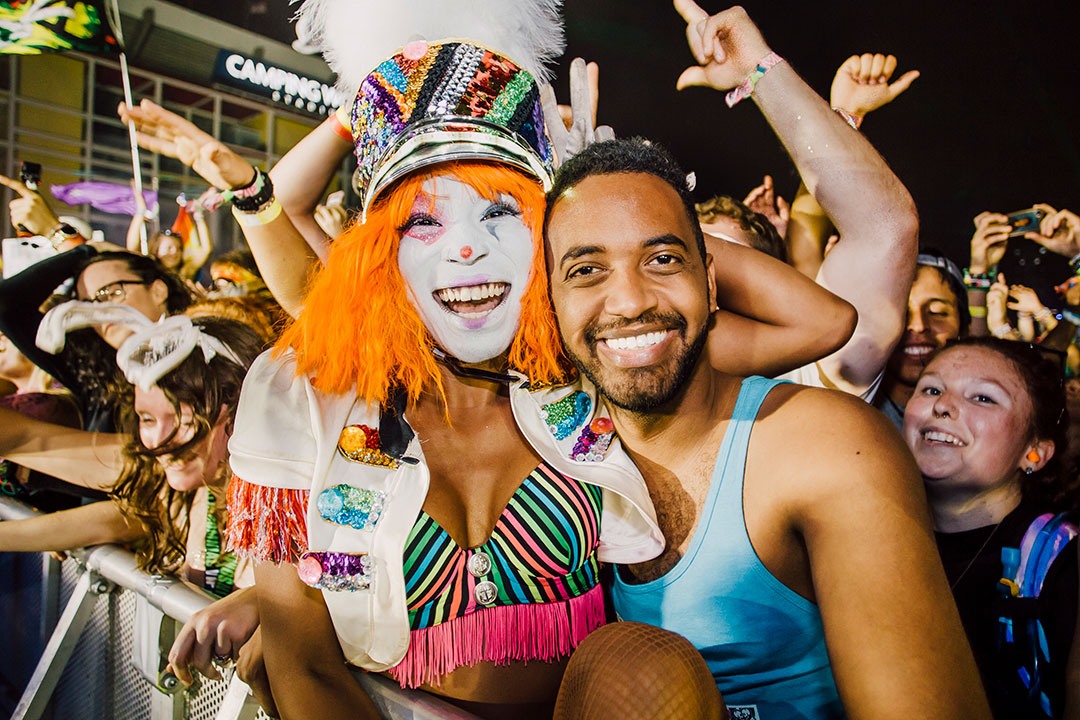 Headliner hugging performer