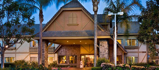 Folk-Inn-Ontario-Airport